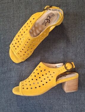 Bos & Co. Yellow Suede Laser Cut Block Heel Sandals – Size 37 (US 6.5-7)